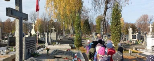 Muchomorki i Ekoludki na cmentarzu