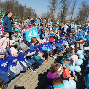 Dzieci reprezentujące nasze przedszkole podczas oglądania przedstawienia w Łukowskim amfiteatrze.