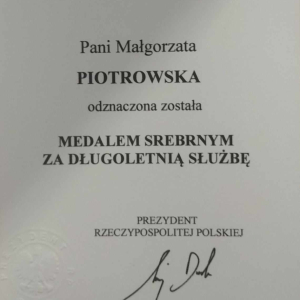 Postanowienie wręczenia srebrnego medalu za długoletnią służbę.