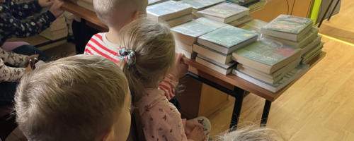 WYJŚCIE DO BIBLIOTEKI -Krasnoludki