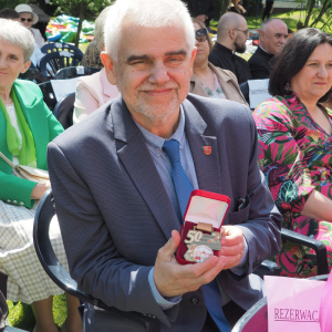 Sekretarz Miasta Łuków Waldemar Siurek otrzymał medal z okazji 50-lecia istnienia przedszkola