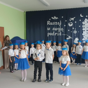 Dzieci recytują wiersz