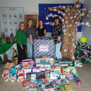 ORGANIZATORKI AKCJI WRAZ Z ZEBRANYMI DARAMI.