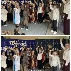 Wspólne śpiewanie pastorałki z zapalonymi światełkami