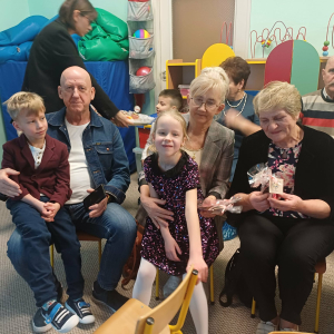 Wnuki z babciami i dziadkami