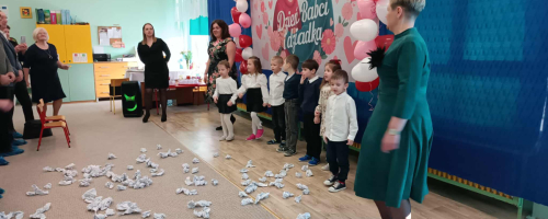 DZIEŃ BABCI I DZIADKA W GRUPIE "JAGÓDKI"