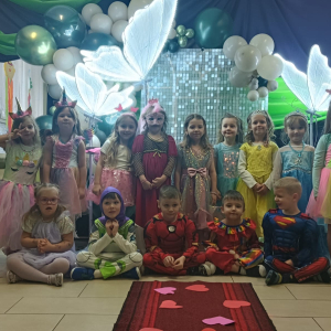 Zdjęcie grupowe dzieci grupy Jagódki