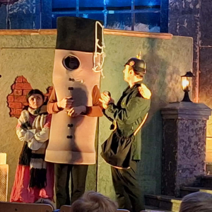 Aktorzy teatru na scenie