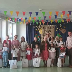Wszyscy uczestnicy przeglądu wraz z opiekunami 