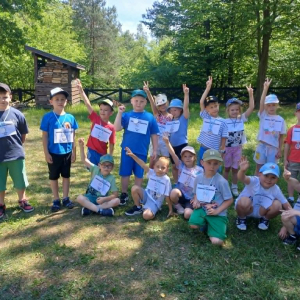 Grupa Pszczółki cieszy się ze zwycięstwa z biegu Sprintem do Maratonu
