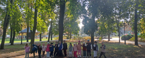 KRASNOLUDKI W PARKU